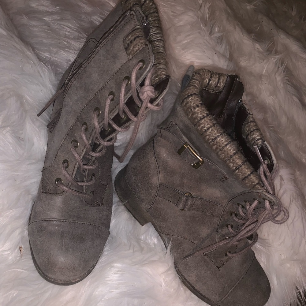 Combat boots